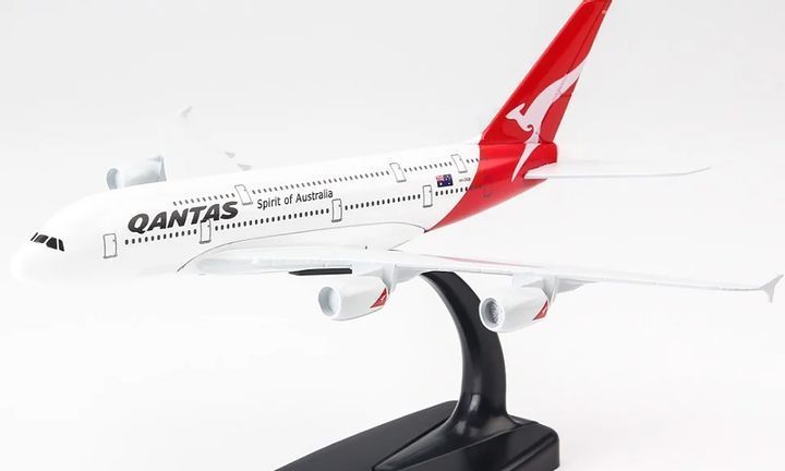 Mô hình Máy bay Qantas Airbus A380 16cm